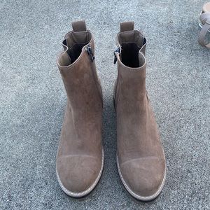 Tan zip boots, Never worn, brand new